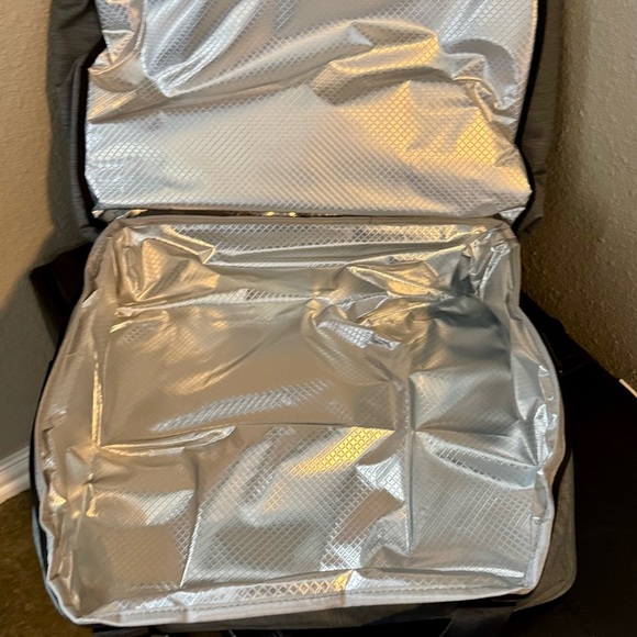 Gray and Black Insulated Casserole Tote - Picture 7 of 8